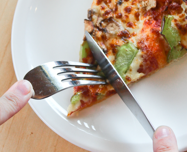 PizzaHut_SVQ's tweet photo. RT si tú también te comes así la pizza http://t.co/PoW6EDAaA2