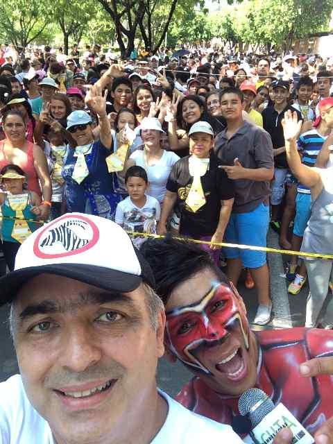 auramasilva2033's tweet photo. @DonamarisRPL @PrensaCucuta los 5km mas divertidos! Disfrutando con toda las familias cucuteÑas http://t.co/cKIhuogJpZ