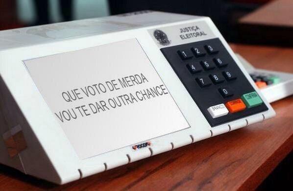 Artweetz's tweet photo. Fui votar no Aécio e apareceu isso, #PTmanipula http://t.co/dqb0ttPkS7