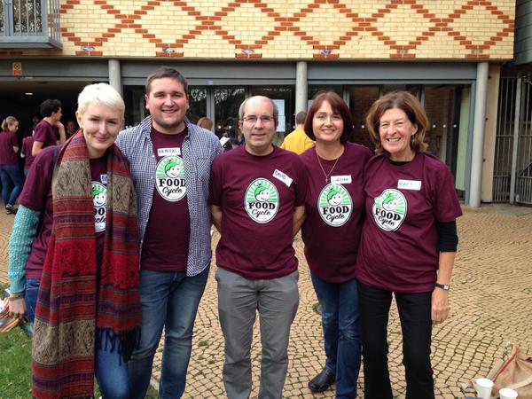 FoodCycleSheff's tweet photo. Cracking time at #foodcycle2014 http://t.co/tqqilu5akw