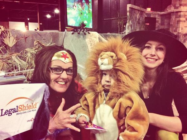 LikesSharesOhMy's tweet photo. On site with @ThePPLGroup1 #legal #advice @NiagaraDinos @SkylonTower #SpookOSaurus2014 Great Friends http://t.co/yn78TUXxjo