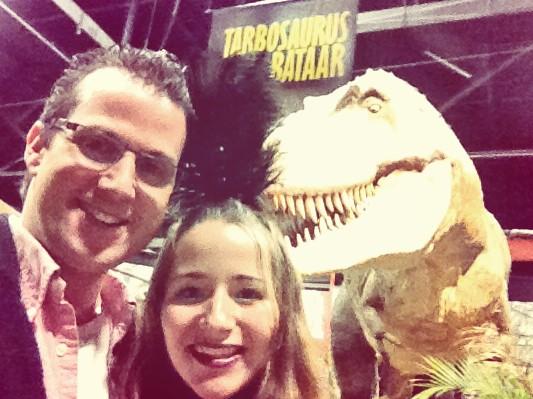 LikesSharesOhMy's tweet photo. The first #dinoselfie @NiagaraDinos @SkylonTower #SpookOSaurus2014 Brittany, Cooper & #Tarbosaurusbataar http://t.co/qlSOSwF585