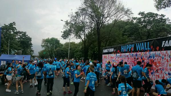 CristianOrtig's tweet image. #familyruncol. HAPPY WALL. Una ciudad que cree en la familia.