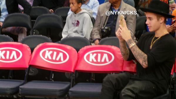 nyknicks's tweet photo. .@justinbieber in the house @TheGarden for the #Knicks open scrimmage! http://t.co/TGBNbHNVDh