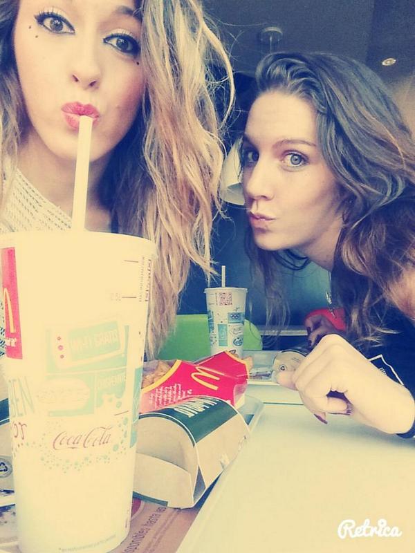 Atrapa_Nubes's tweet photo. Holaaaaa ! la buena comida de hoy.
#Cantajuegos #Valencia #McDonalds #Capuya #holaaaaaaa #Queosjodan ❤ http://t.co/omdokPrKJK