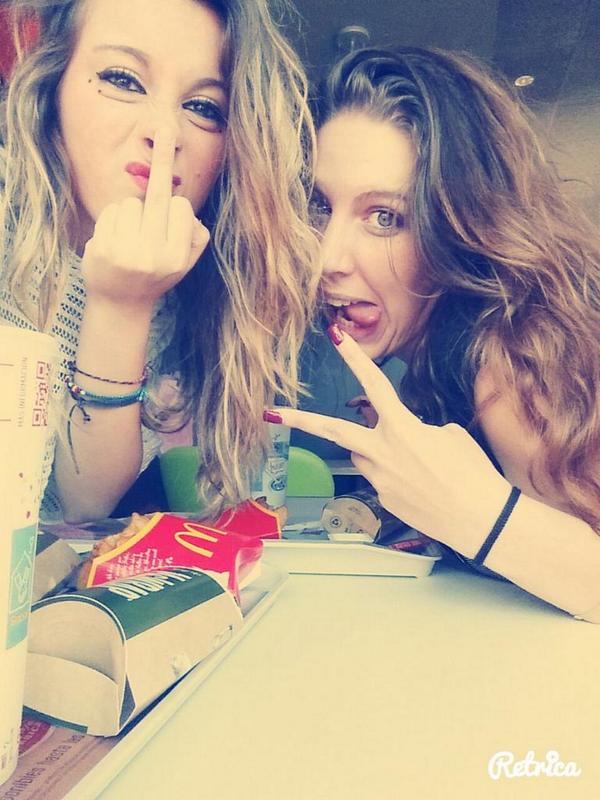 Atrapa_Nubes's tweet photo. Holaaaaa ! la buena comida de hoy.
#Cantajuegos #Valencia #McDonalds #Capuya #holaaaaaaa #Queosjodan ❤ http://t.co/omdokPrKJK