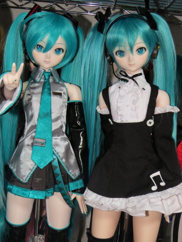 ノベ Dd初音ミクとddゴシックミクです ゴシックミクのウィッグはひめかずらのミックスエメラルドのショートシャギにストレートバンス2本付けたものです Http T Co 3reogksbs7 Twitter ノベ Dd初音ミクとddゴシックミクです ゴシックミクのウィッグはひめかずらのミックスエメラルドのショートシャギにストレートバンス2本付けたものです Http T Co 3reogksbs7 Twitter