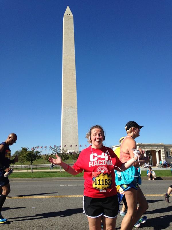 ScottHamiltonYL's tweet photo. @HamiltonAsh at mile 17!!  Looking great!! http://t.co/lZ2ZyyMfWk