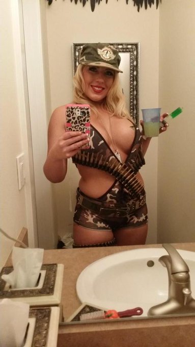 Heidi Hollywood’s pics and videos