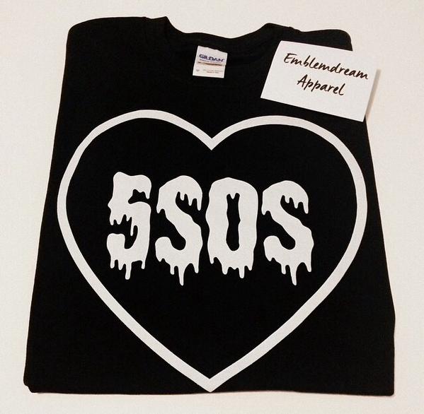 feelin spooky again so yay rt for a chance to win this shirt I'll pick someone random on the 28th (mbf) 🎃