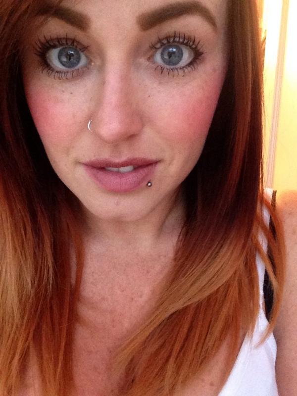 amycakezlewis's tweet photo. #ModelLipsUK #Nivea #kisskiss http://t.co/jHv5vVT8ts