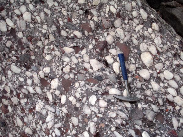 AZGeology's tweet image. Quartz pebble Del Rio Quartzite (1.63-1.7 Ga) Chino Valley, AZ. #GeologicMap repository.azgs.az.gov/uri_gin/azgs/d…