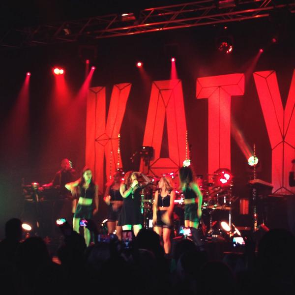 kalpeshrana's tweet photo. Club beats, body pump dancers, ravey-lasery. Good times @KatyB #LittleRedTour http://t.co/EOcwwnMEQS