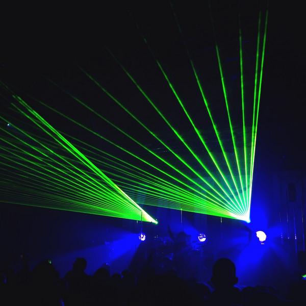 kalpeshrana's tweet photo. Club beats, body pump dancers, ravey-lasery. Good times @KatyB #LittleRedTour http://t.co/EOcwwnMEQS