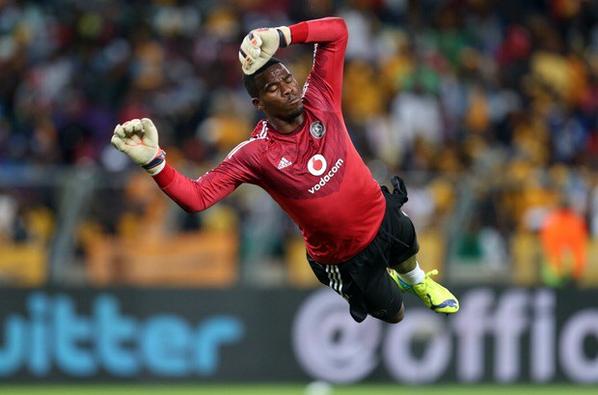 diyhacks's tweet image. South Africa&apos;s football captain Senzo Meyiwa dies after being shot. 🙏🙏🙏