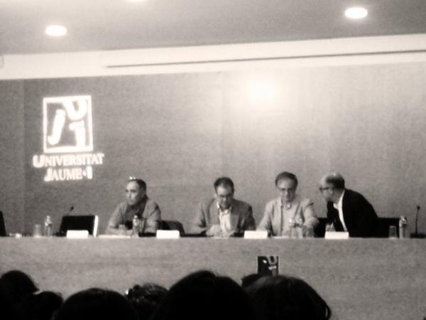LooreeMengual's tweet photo. #CA0925 conferència de Valentí figueres que ens presentà "el efecto k " http://t.co/jKsK0ODExJ