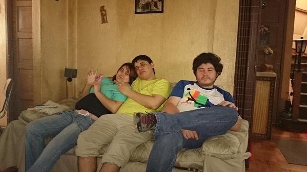 eetl's tweet photo. Tio tomando once antes de ir a misa de la Nana http://t.co/5xFyBLSYam