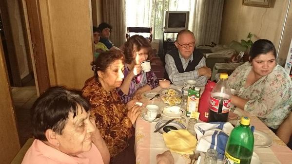 eetl's tweet photo. Tuo tomando once antes de ir a misa de la nana http://t.co/qfCeXXMC1L