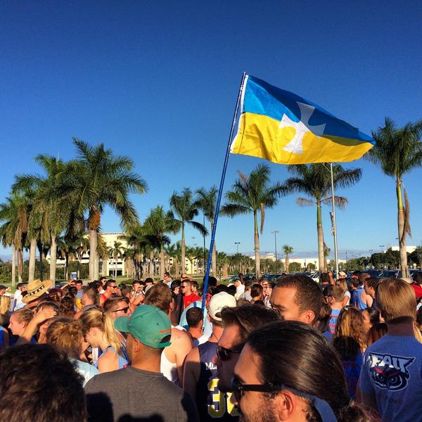 FAUSigs's tweet photo. Let's get this party started! #FAU #Homecoming #AutismRun http://t.co/QvZMOmv9FS
