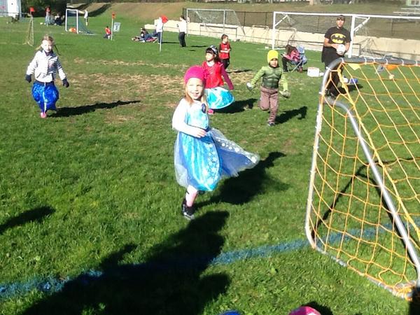 PlainedgeSoccer's tweet photo. Halloween came early today for our youngest players! @LIJSoccer1 http://t.co/u5HJg8eX59