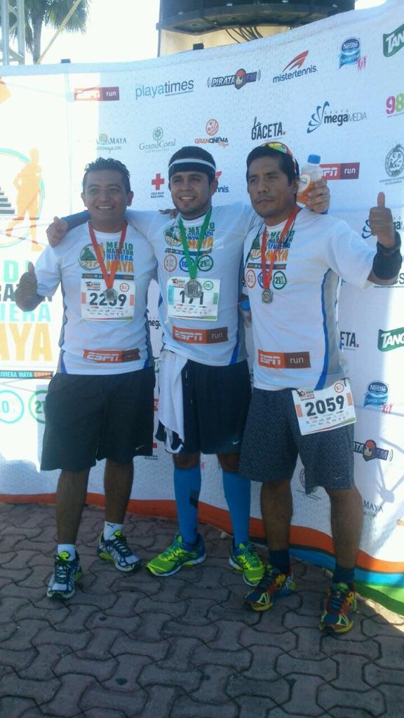 DrOscarHdezV's tweet photo. Listos para el próximo año, mejoramos tiempos!! @MaratonRivMaya @YoAmoPlaya http://t.co/HSkRbEEyyk