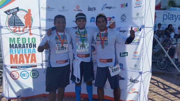 DrOscarHdezV's tweet photo. Listos para el próximo año, mejoramos tiempos!! @MaratonRivMaya @YoAmoPlaya http://t.co/HSkRbEEyyk