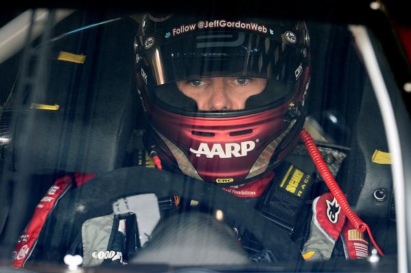 JeffGordonWeb's tweet photo. Retweet if you want to see the @Drive2EndHunger @TeamChevy in Victory Lane today at @MartinsvilleSwy. #NASCAR #Team24 http://t.co/9Vko2sqIQo