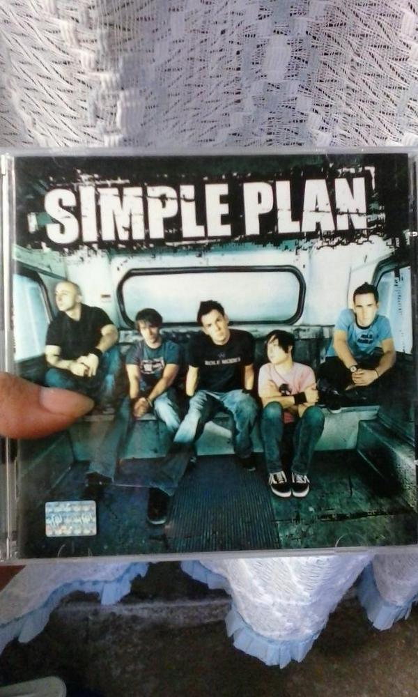 DULCEPOTTERCITA's tweet photo. #10yearsStillNotGettingAny @simpleplan @SebLefebvre @chuckcomeau @pierrebouvier @jeffstinco @daviddesrosiers http://t.co/uNoPtpcMyz