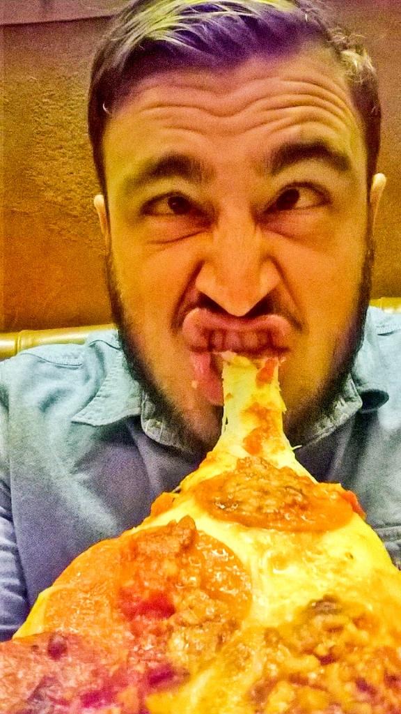 Lou Malnati S Pizza On Twitter Headed To Lou S This Weekend Snap A Selfie W Your Deepdish And You Could Win A 200 Gift Card Here S How Http T Co Tm2ltrbmm1