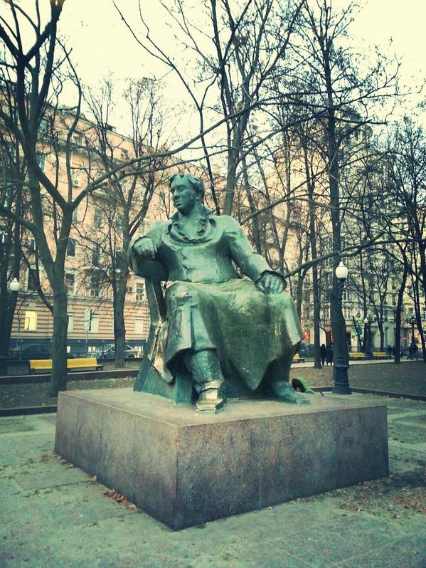 fontsizer's tweet image. RT @AlejandraZemlya: #FairyTail  #Autumn #Moscow #Мастер&amp;amp;Маргарита