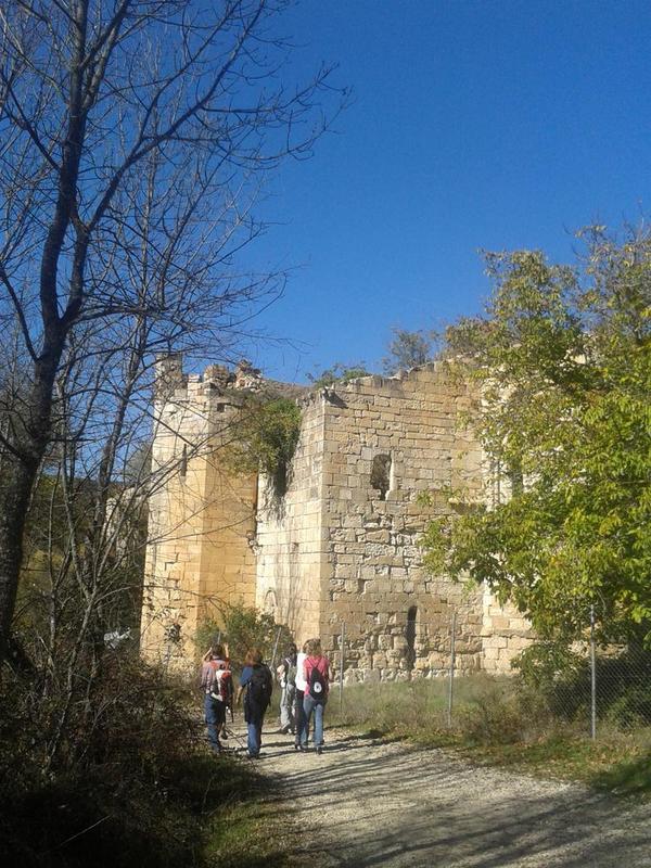 SisaOu's tweet photo. Un día genial con @TallerEntropia. #senderismo al #monasteriodebonaval en #guadalajara. http://t.co/5EgSR5x1bw