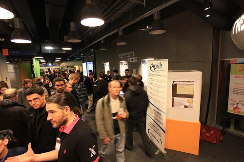 ubuntuparty's tweet image. RT si t&apos;aimes les #ubuntuparty parisiennes.