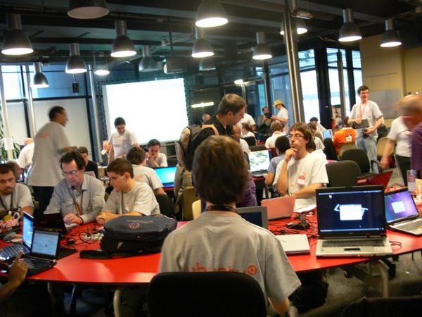 ubuntuparty's tweet image. RT si t&apos;aimes les #ubuntuparty parisiennes.