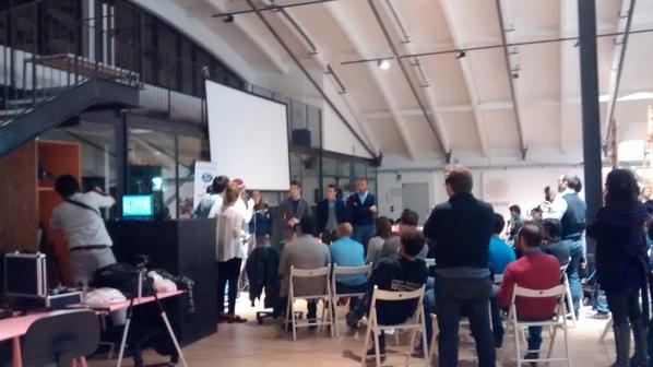 MartaGiglio's tweet photo. Cervelli in movimento @startupbusITA dalla #fluentify #tiebreak pitchcompetition pronti a ripartire #pioneerfestival http://t.co/Aib9NFD6t6