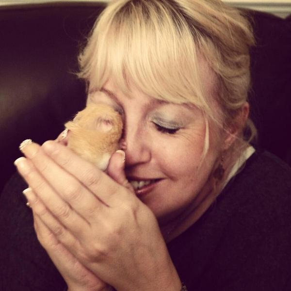 HamsterMiffy's tweet photo. Weekly visitation with mother. She has delicious eyelashes. http://t.co/JXW9xA2B9B