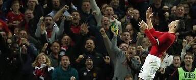 ManUtdHeadlines's tweet photo. Van Persie header: http://t.co/QU34MA7Xub