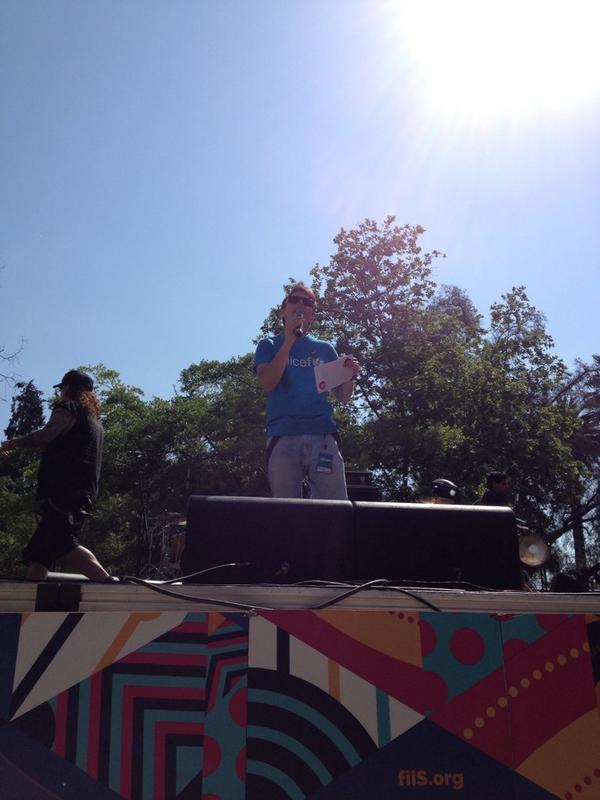 UnicefChile's tweet image. Karol @Karol_LuceroV, amigo de #UNICEF, en el escenario de #fiiS2014 #EspirituFiis