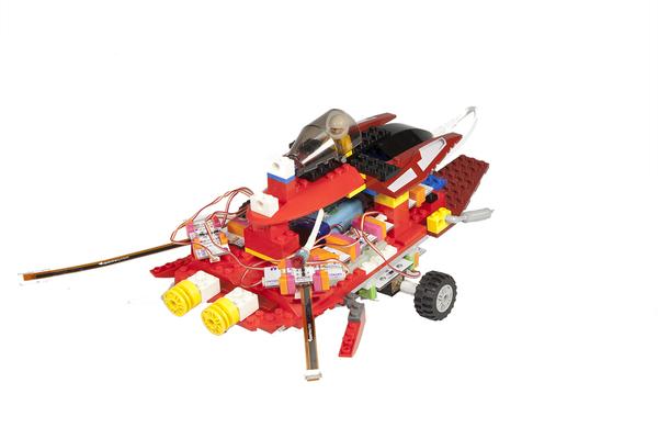 littleBits's tweet photo. We call this the cockroach because it reacts to its environment like a real bug. #madewithbits http://t.co/naElTTuUkW http://t.co/1WEO8wD6lx