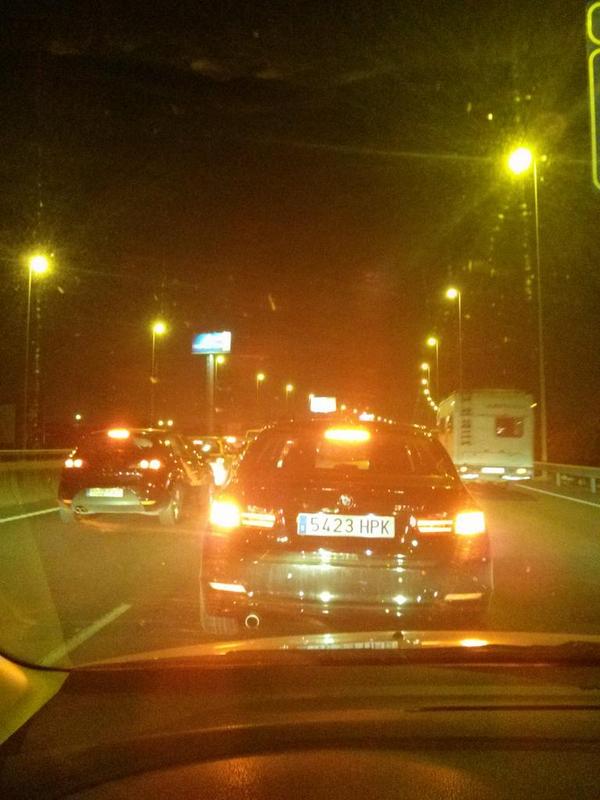 joselrus's tweet photo. Atasco en la entrada a Sevilla #A92 #trafico http://t.co/FmQbhb07Ni