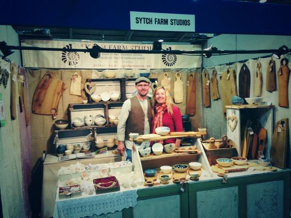 marcusbeanchef's tweet photo. Thanks to the Lovely Gill &amp; Jon @SytchFarm  for supplying all the beautiful boards &amp; bowls for my demos! 😘 http://t.co/weGkERbLnD