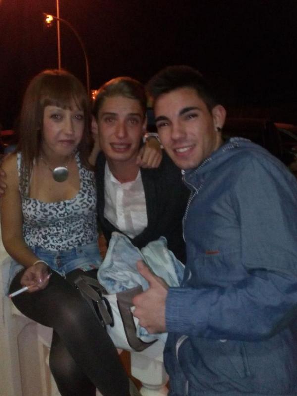 XoraTeresa's tweet photo. @miguel_pulsar aiii van mis vecinos los del barrio del taibilla #oleoleeee http://t.co/Q0CaCmQ6PZ