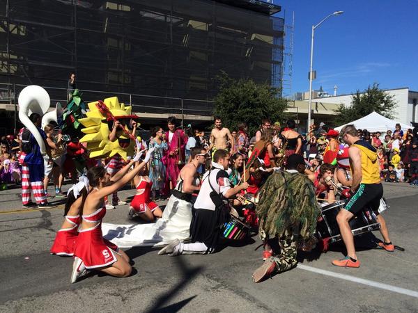 tedsv's tweet photo. The @Stanford University band performing at the annual #PaloAlto Halloween carnival!  http://t.co/q7FUmb27LV