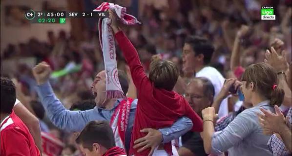 eldesmarque's tweet photo. ¡¡Qué REMONTADA del #SevillaFC con GOLES de @DenisSuarez36 y @carlos7bacca!! ¿Quieres verla? http://t.co/S3QAVwNrBk http://t.co/SwOlk9mZEj