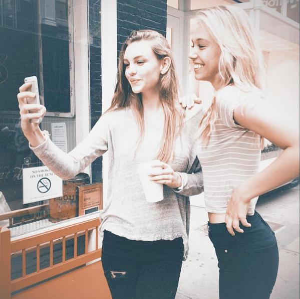 runningxscared's tweet photo. Day date w/ @writerkayx ☕ 🌻 ☕ 🌻 ☕ 🌻 #loveyou http://t.co/X0dGzuyG14