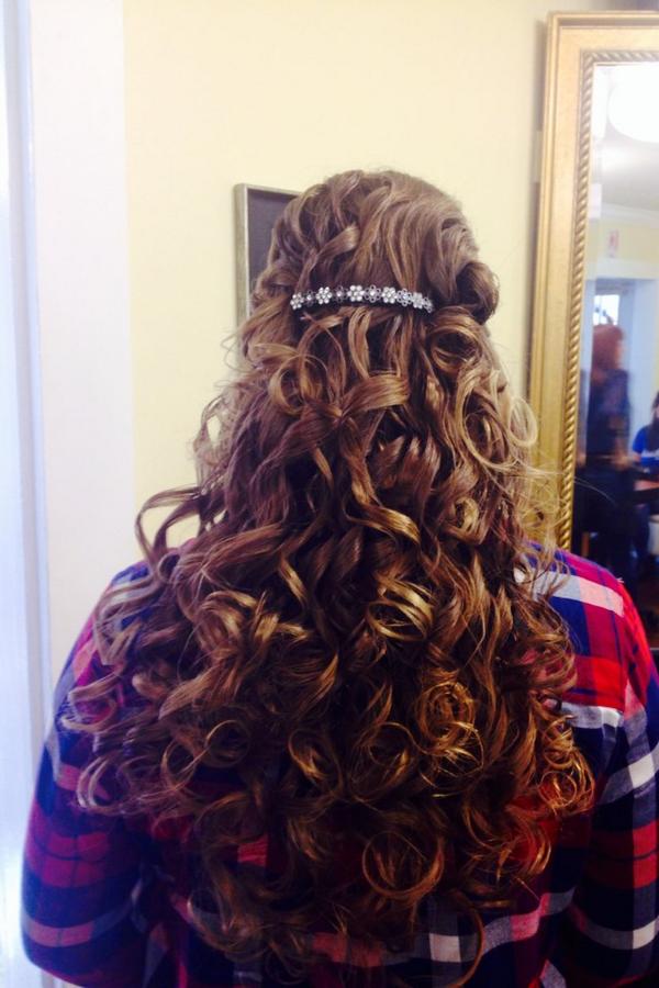 MInstruments101's tweet image. Guys this was my hair for homecoming😱