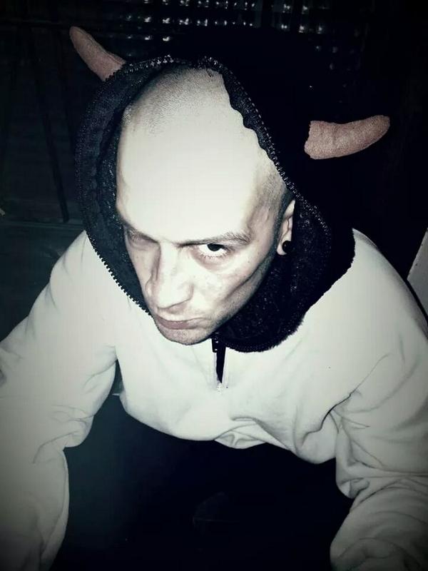 FruiPujol's tweet image. Una foto de mi por si os interesa ver al tarado de detraa del canal jejeje!!!