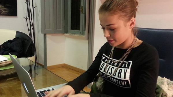 MihaelaDorlanOF's tweet photo. Ecco Irene!! Pronti per le domande? Via! :)
#cesaroni #IreneC6 http://t.co/E9dRKwEoDw