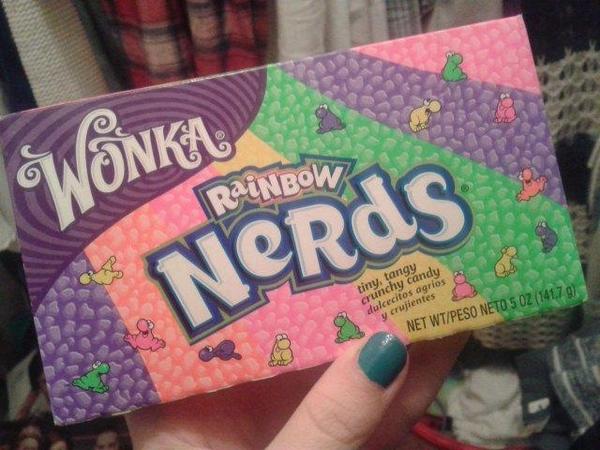 espinosamycrush's tweet photo. KAŻDY KTO DA #RT PRZY TYM TWEECIE MA SZANSE WYGRAC AMERYKANSKIE #NERDS (serio dobre lel) I LIST #cukierkinahalloween http://t.co/cHtOvIxp25