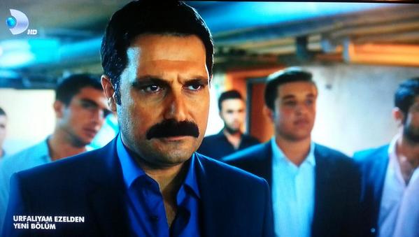 urfaliyamezeldn's tweet photo. Sen benim yanımdaki kızı kaçıraksın, Urfa'ya geleceksin, kardeşimi isteyeceksin..Verir miyim ulan..#benimailem http://t.co/2SdjOhRc4C