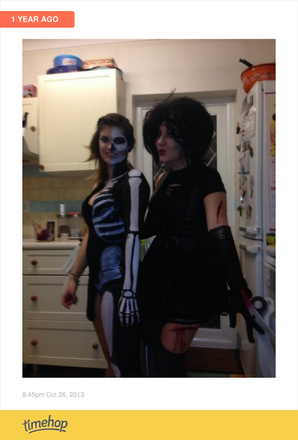 AimeeBellBaby's tweet photo. Last halloween. #edwardscissorhands #skeleton 👻💀🎃 http://t.co/rW38caNwqK http://t.co/x4MN4RF1J7
